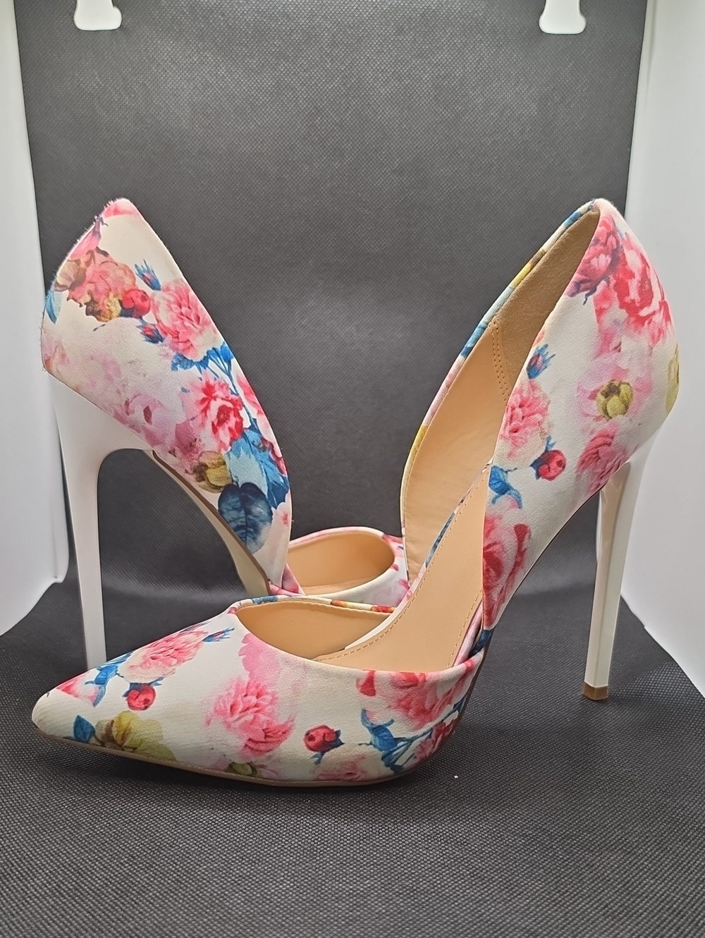 Floral Pointed-Toe High Heels in Pink and Blue